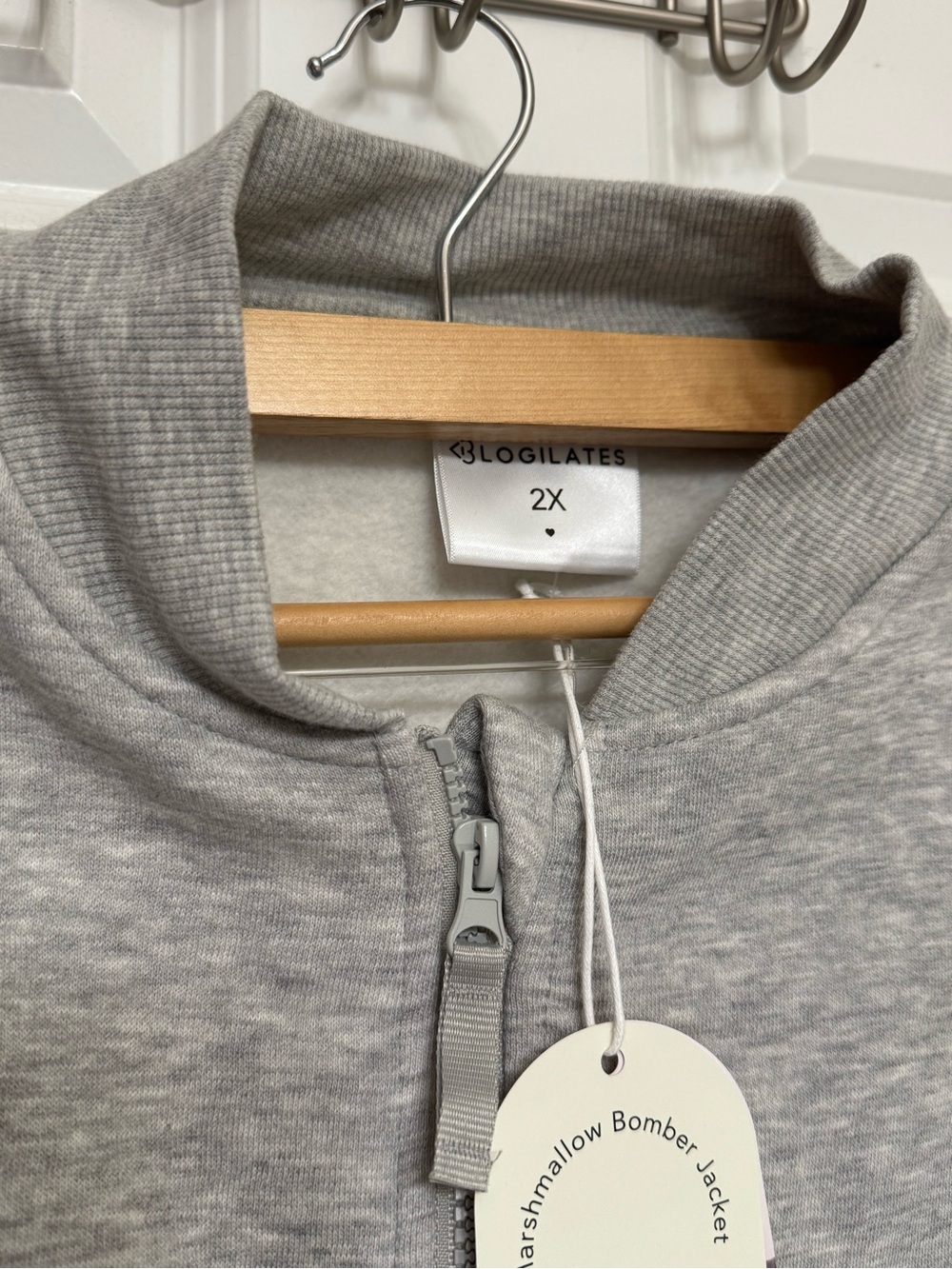 Blogilates Marshmallow Bomber Jacket Size Large Gray Activewear Athleisure Zip - Picture 3 of 7